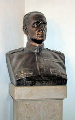 Maurizio_De_Vito_Piscicelli_(busto)