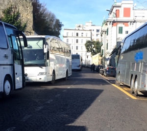 vomero-via-tito-angelini-bus-turistici-3