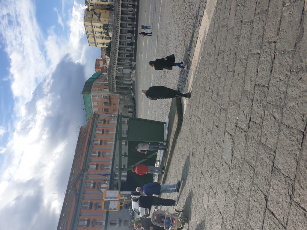 le riprese del film "E' stata la mano di Dio" in piazza del Plebiscito a Napoli